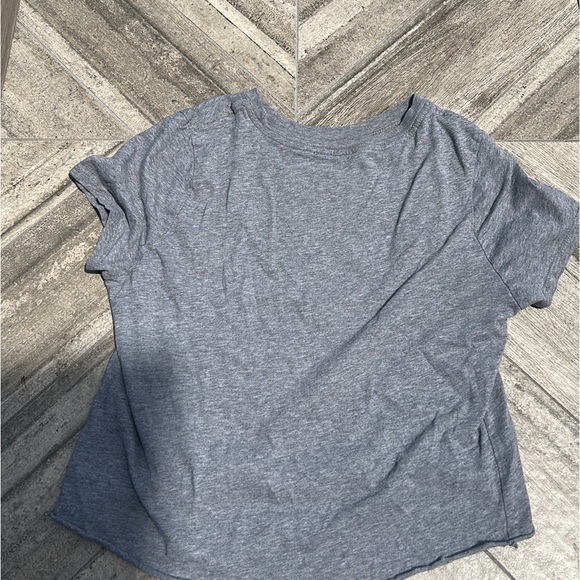 Girls cropped Nike Tee - Picture 2 of 3